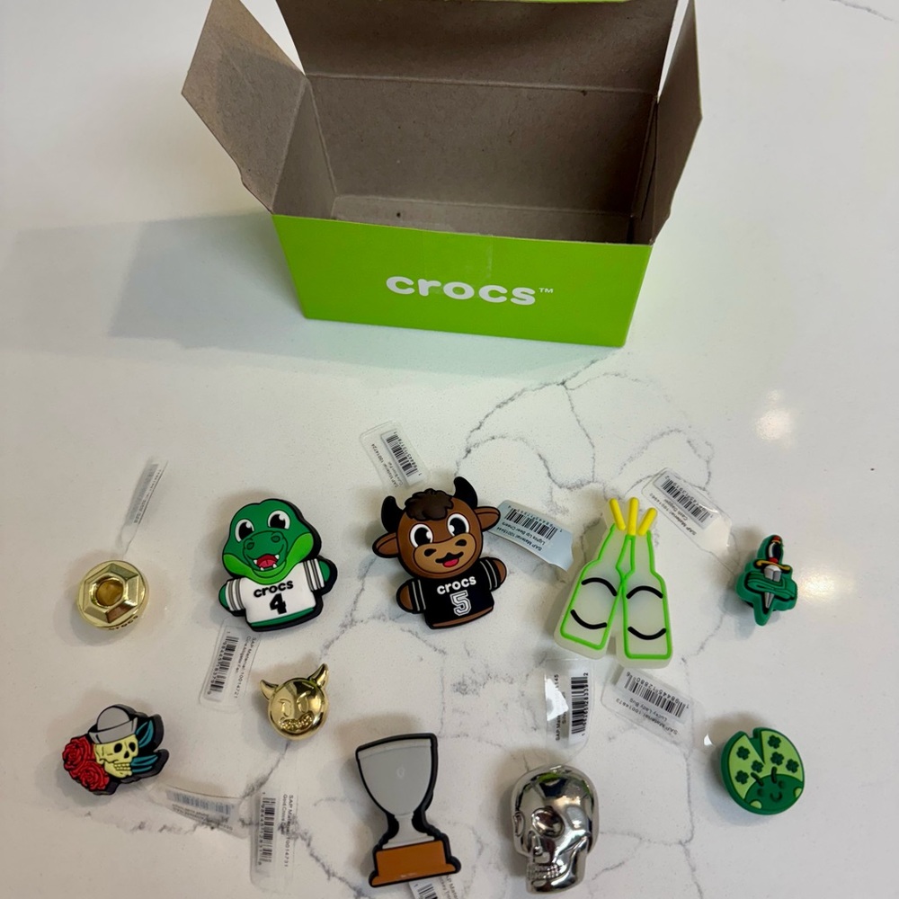 CROCS Fun Jibbitz Charms Set - Green, Gold, Silver